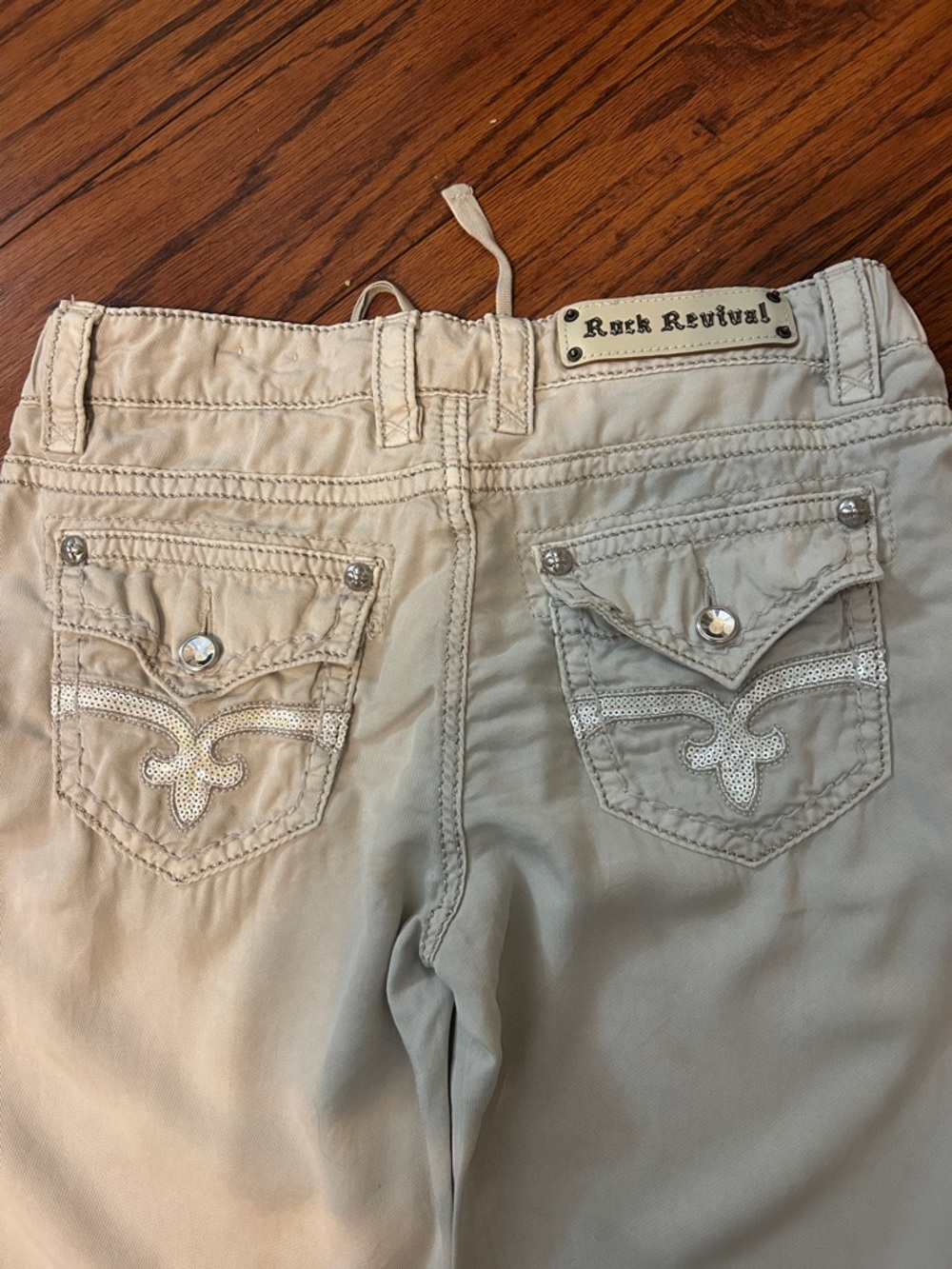 Rock Revival Cream Embroidered Pocket Kids Jeans. Medium 32 inseam. - Picture 2 of 9